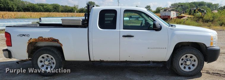 image for item IQ9917 2009 Chevrolet Silverado 1500  Ext. Cab pickup truck