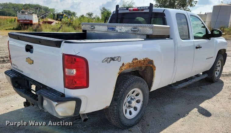 image for item IQ9917 2009 Chevrolet Silverado 1500  Ext. Cab pickup truck