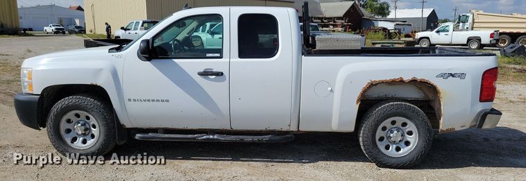 image for item IQ9917 2009 Chevrolet Silverado 1500  Ext. Cab pickup truck
