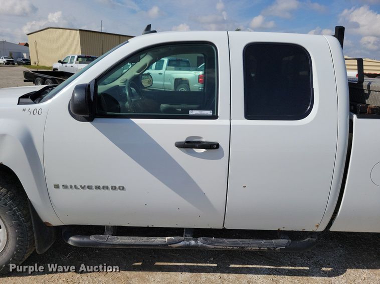 image for item IQ9917 2009 Chevrolet Silverado 1500  Ext. Cab pickup truck