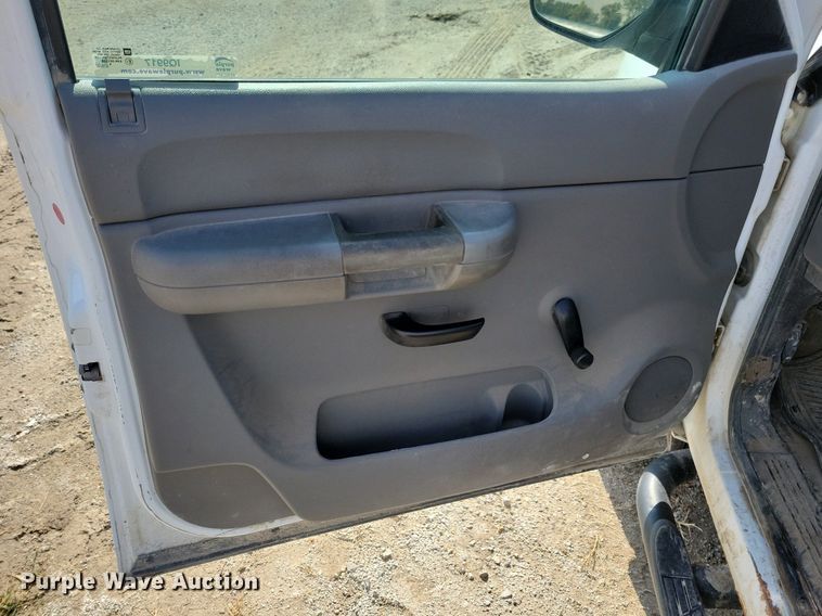 image for item IQ9917 2009 Chevrolet Silverado 1500  Ext. Cab pickup truck