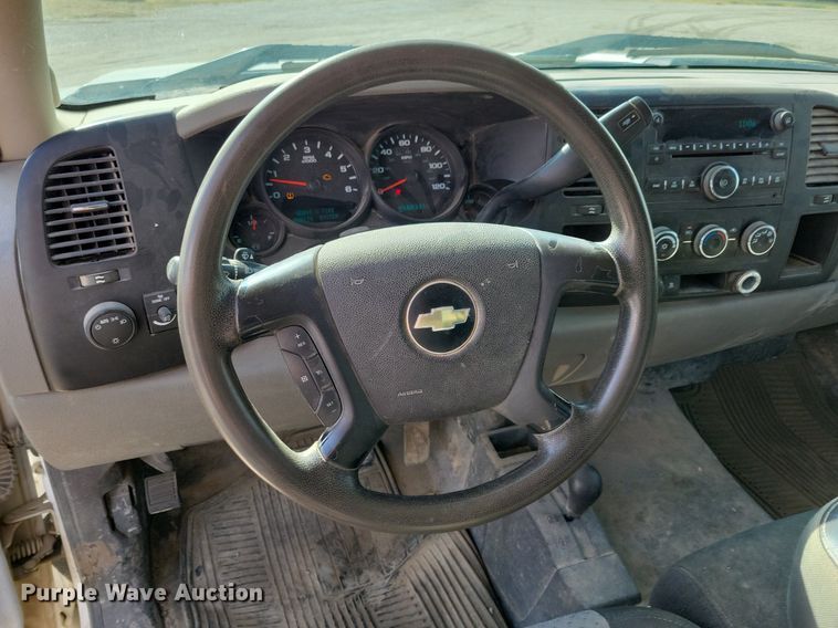 image for item IQ9917 2009 Chevrolet Silverado 1500  Ext. Cab pickup truck