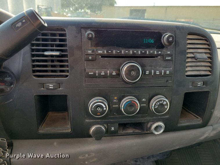 image for item IQ9917 2009 Chevrolet Silverado 1500  Ext. Cab pickup truck