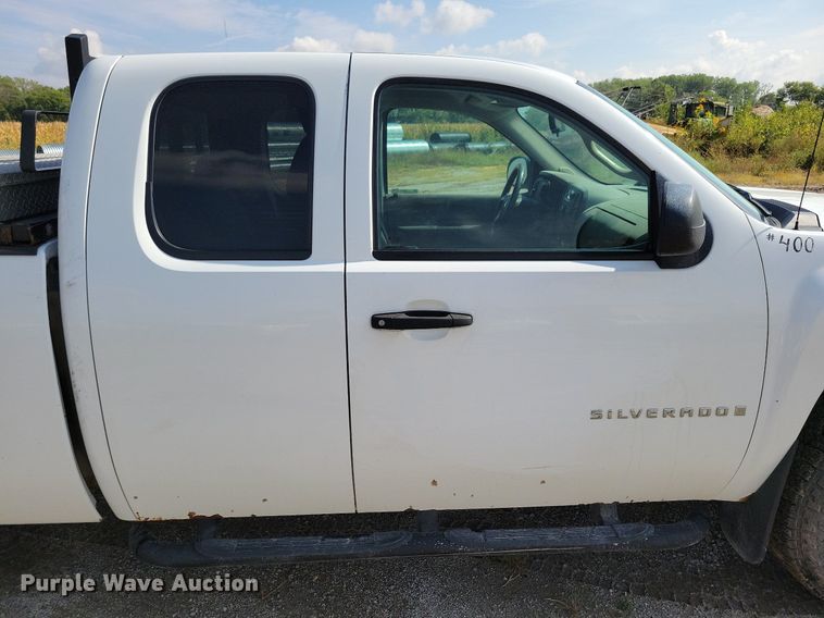 image for item IQ9917 2009 Chevrolet Silverado 1500  Ext. Cab pickup truck