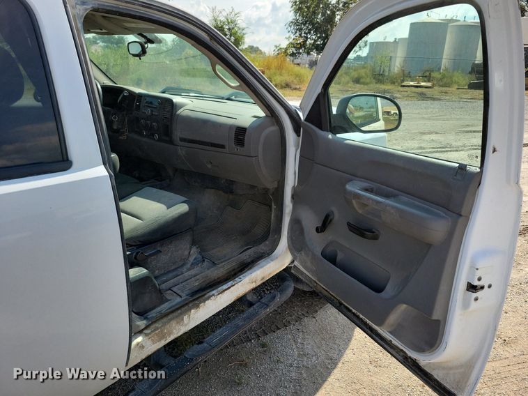 image for item IQ9917 2009 Chevrolet Silverado 1500  Ext. Cab pickup truck