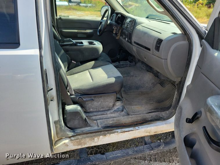 image for item IQ9917 2009 Chevrolet Silverado 1500  Ext. Cab pickup truck