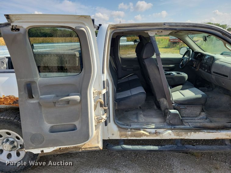 image for item IQ9917 2009 Chevrolet Silverado 1500  Ext. Cab pickup truck