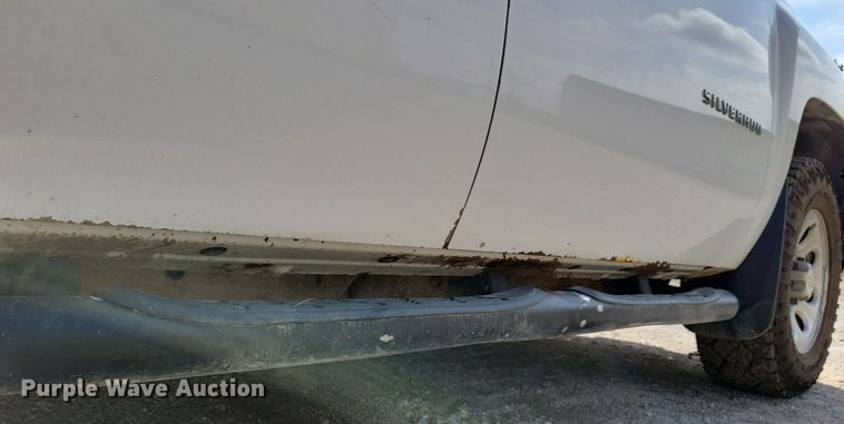 image for item IQ9919 2001 Chevrolet Silverado 1500  Ext. Cab pickup truck