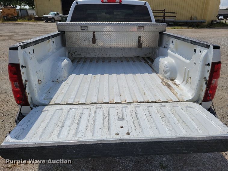 image for item IQ9919 2001 Chevrolet Silverado 1500  Ext. Cab pickup truck