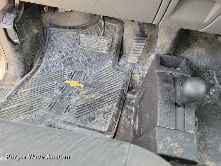 image for item IQ9919 2001 Chevrolet Silverado 1500  Ext. Cab pickup truck