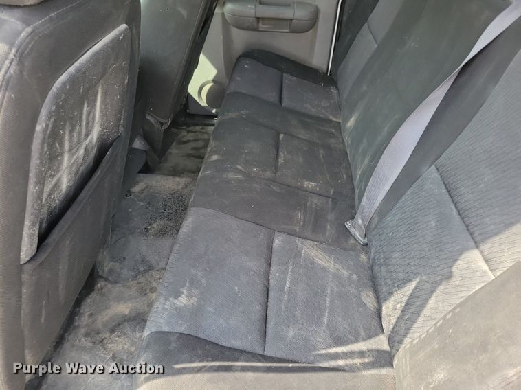 image for item IQ9919 2001 Chevrolet Silverado 1500  Ext. Cab pickup truck