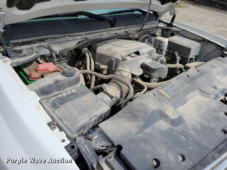 image for item IQ9919 2001 Chevrolet Silverado 1500  Ext. Cab pickup truck