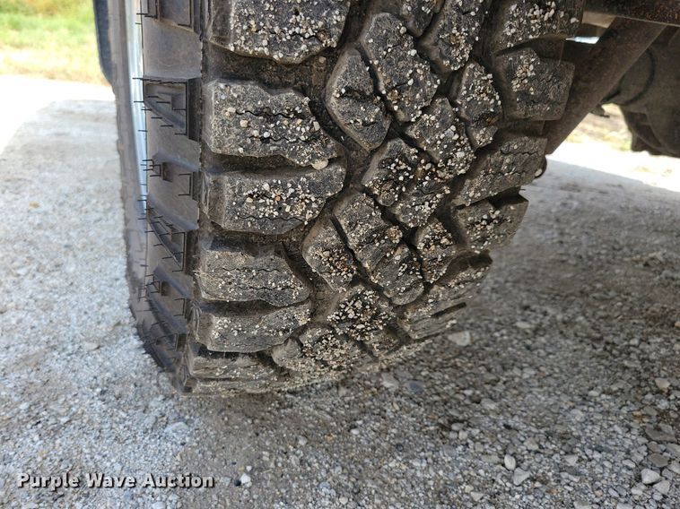 image for item IQ9919 2001 Chevrolet Silverado 1500  Ext. Cab pickup truck