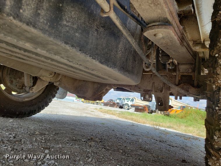 image for item IQ9919 2001 Chevrolet Silverado 1500  Ext. Cab pickup truck