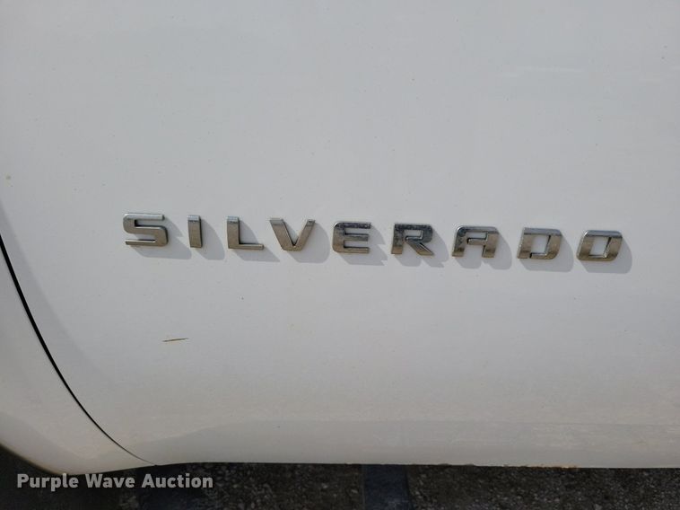 image for item IQ9919 2001 Chevrolet Silverado 1500  Ext. Cab pickup truck