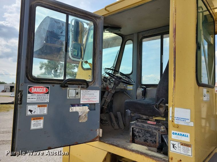 image for item IQ9920 1999 Gradall XL4100  wheeled excavator