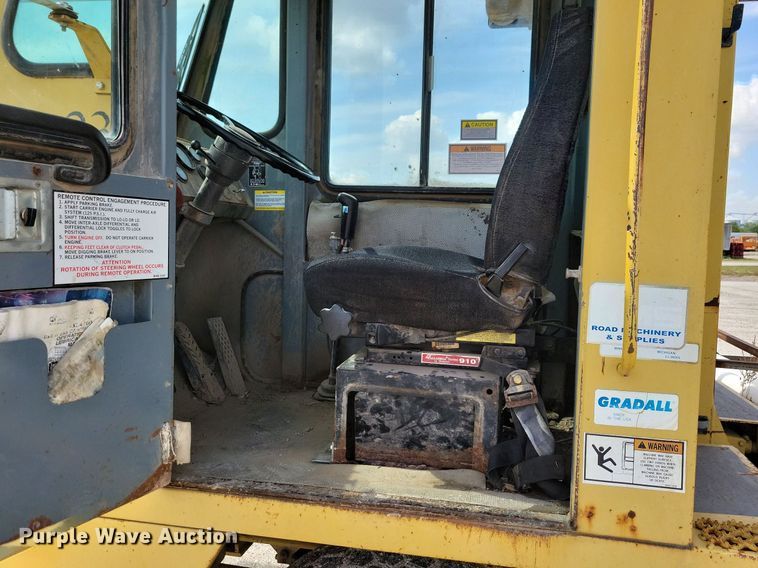 image for item IQ9920 1999 Gradall XL4100  wheeled excavator