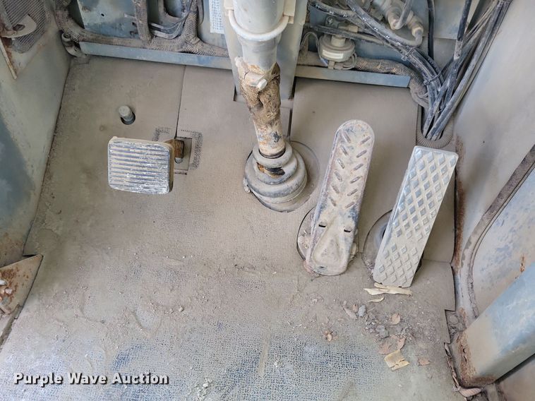 image for item IQ9920 1999 Gradall XL4100  wheeled excavator