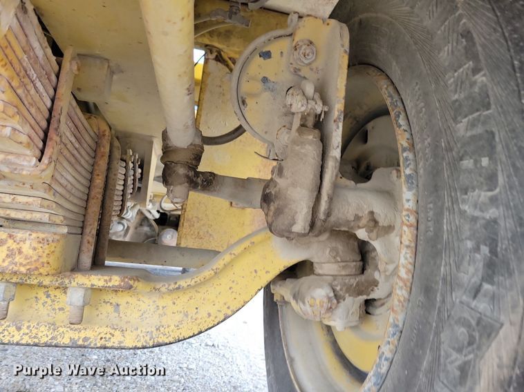 image for item IQ9920 1999 Gradall XL4100  wheeled excavator