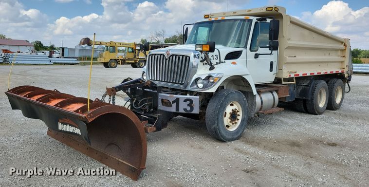 image for item IQ9921 2014 International WorkStar 7400  dump truck