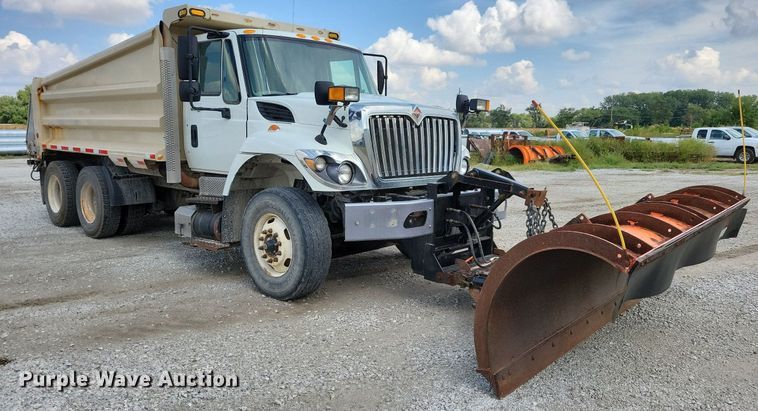 image for item IQ9921 2014 International WorkStar 7400  dump truck