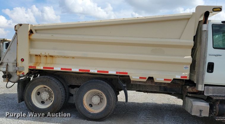 image for item IQ9921 2014 International WorkStar 7400  dump truck