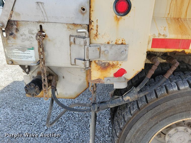 image for item IQ9921 2014 International WorkStar 7400  dump truck