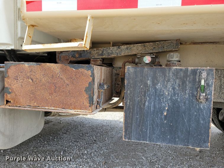 image for item IQ9921 2014 International WorkStar 7400  dump truck