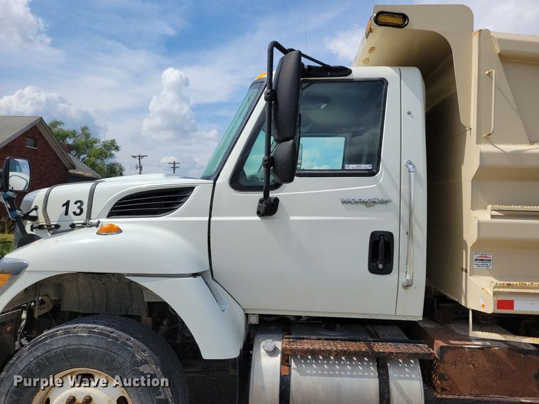image for item IQ9921 2014 International WorkStar 7400  dump truck