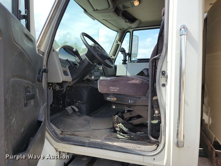 image for item IQ9921 2014 International WorkStar 7400  dump truck