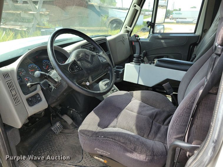 image for item IQ9921 2014 International WorkStar 7400  dump truck