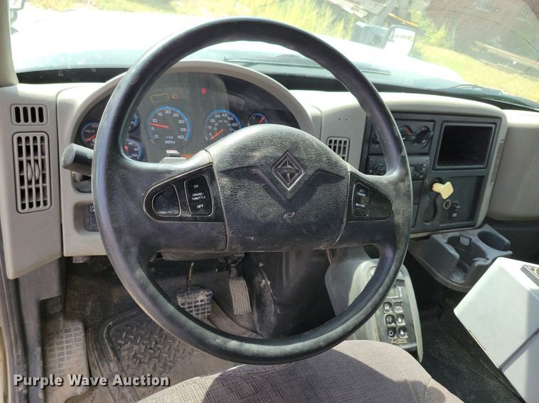 image for item IQ9921 2014 International WorkStar 7400  dump truck