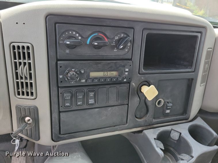 image for item IQ9921 2014 International WorkStar 7400  dump truck