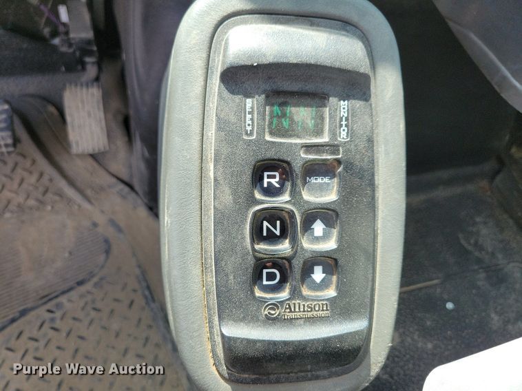 image for item IQ9921 2014 International WorkStar 7400  dump truck