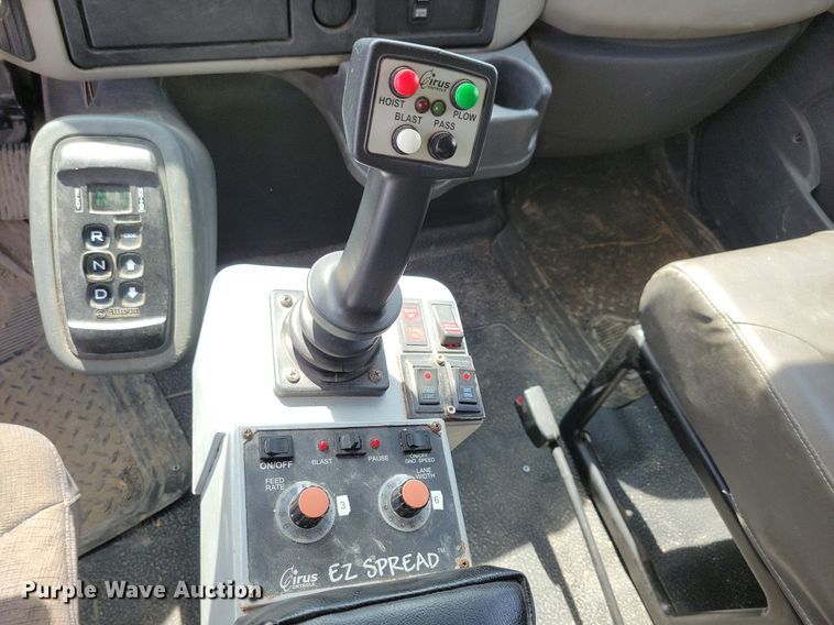 image for item IQ9921 2014 International WorkStar 7400  dump truck