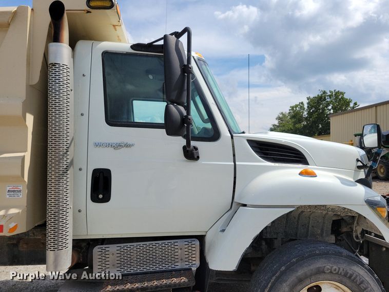 image for item IQ9921 2014 International WorkStar 7400  dump truck