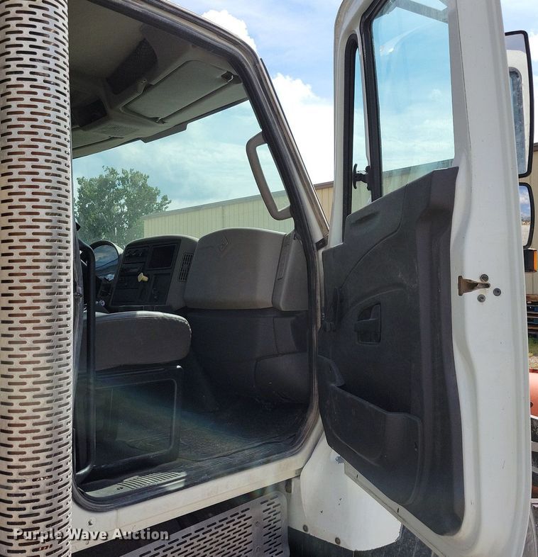 image for item IQ9921 2014 International WorkStar 7400  dump truck