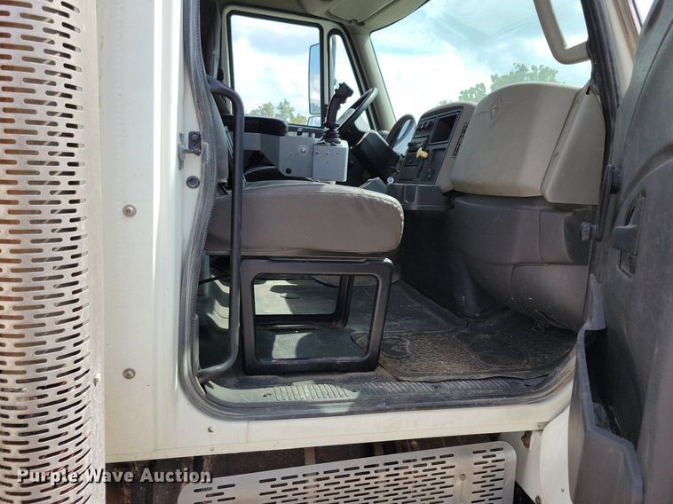 image for item IQ9921 2014 International WorkStar 7400  dump truck