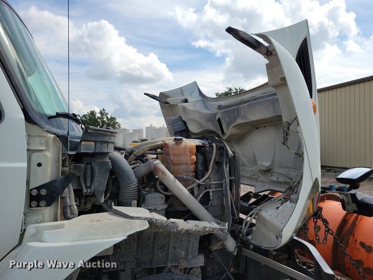 image for item IQ9921 2014 International WorkStar 7400  dump truck