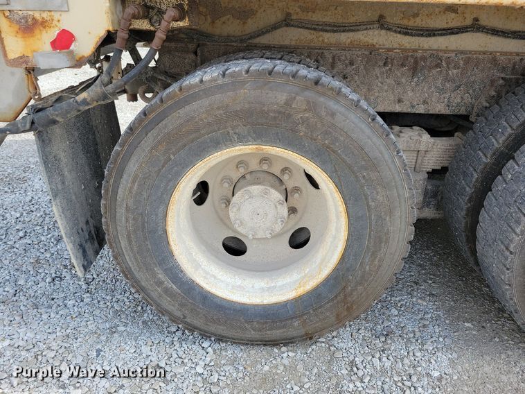 image for item IQ9921 2014 International WorkStar 7400  dump truck