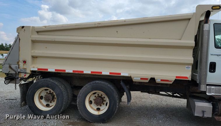 image for item IQ9922 2014 International WorkStar 7400  dump truck