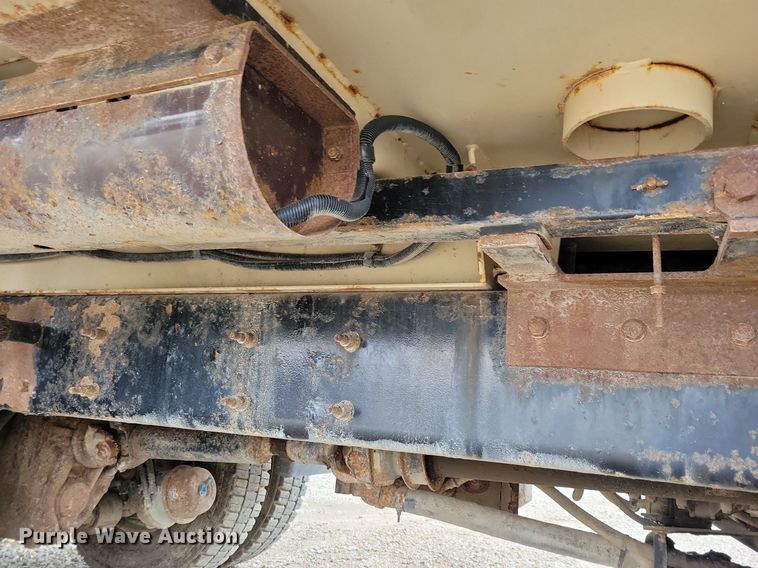 image for item IQ9922 2014 International WorkStar 7400  dump truck