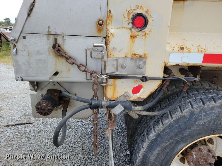 image for item IQ9922 2014 International WorkStar 7400  dump truck