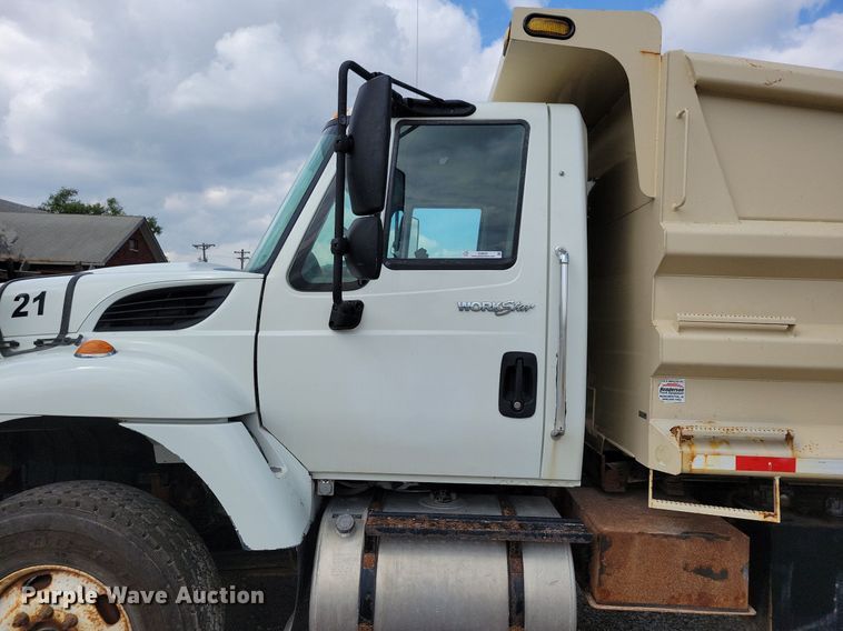 image for item IQ9922 2014 International WorkStar 7400  dump truck
