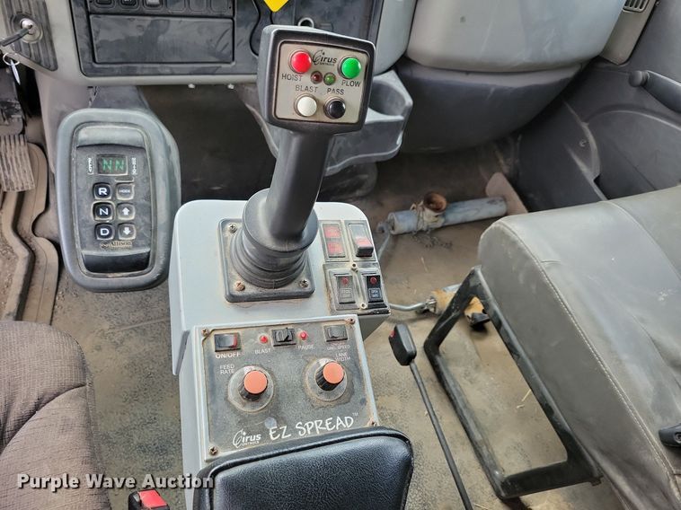 image for item IQ9922 2014 International WorkStar 7400  dump truck