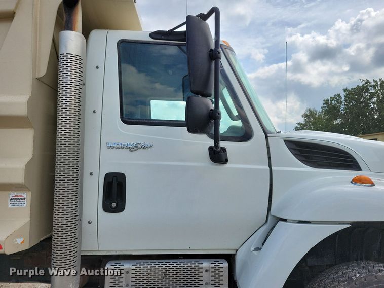 image for item IQ9922 2014 International WorkStar 7400  dump truck