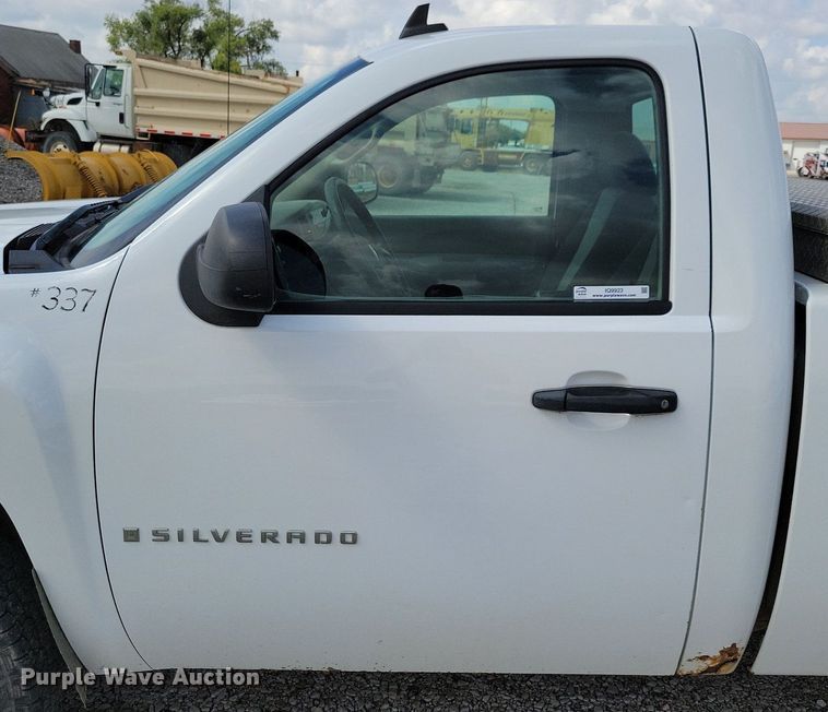 image for item IQ9923 2007 Chevrolet Silverado 1500  pickup truck