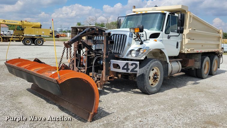 image for item IQ9928 2014 International WorkStar 7400  dump truck