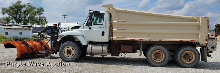 image for item IQ9928 2014 International WorkStar 7400  dump truck
