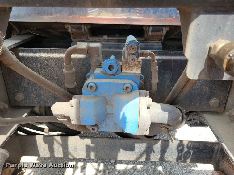 image for item IQ9928 2014 International WorkStar 7400  dump truck